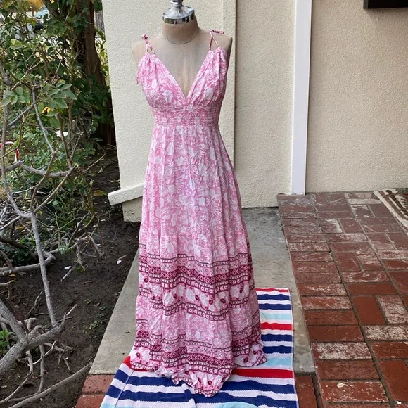 Aakaa beautiful pink floral flowy maxi sundress from high end boutique - Picture 2 of 15